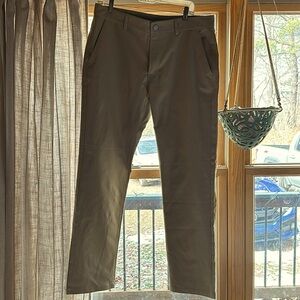 DeTerra Sourcing and Logistics men’s L pants